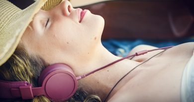 FreeGreatPicture.com 53375 wearing headphones listening to music sleeping beauty